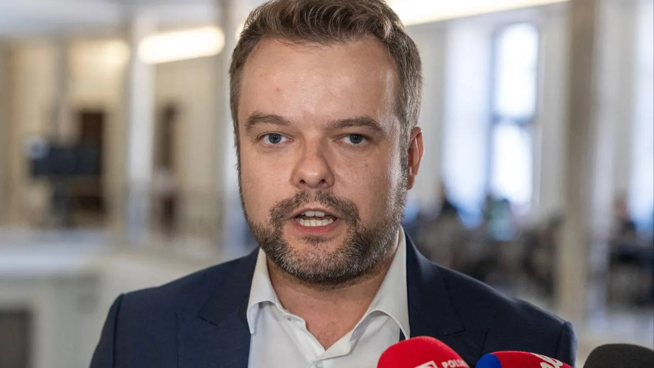 „Jedni grillują, inni pracują” - Bochenek ujawnił plany PiS. Padł też konkretny termin
