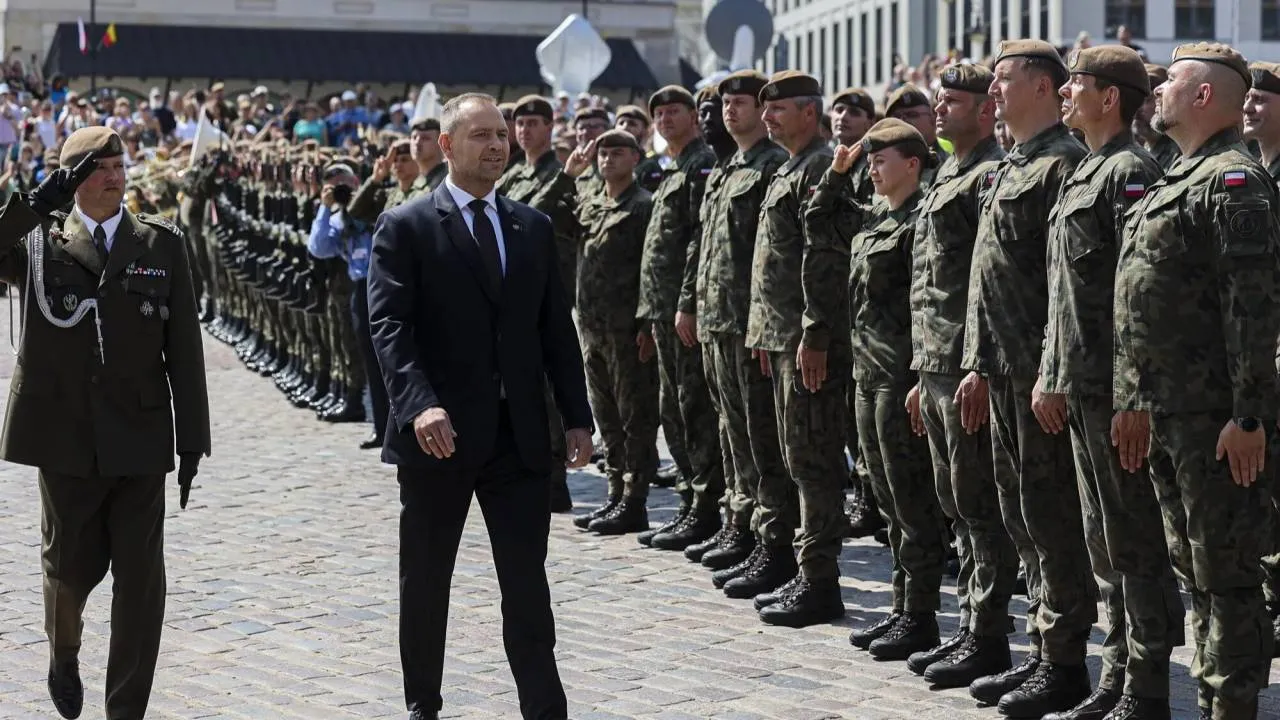 „Jesteście zawsze blisko, zawsze gotowi”. Prezydent wręczył sztandar 18. Stołecznej Brygadzie WOT