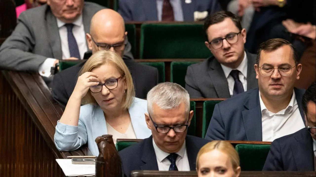 Jeden człowiek, dwa projekty i miliardy długów. Chaos w ministerstwie Hennig-Kloski