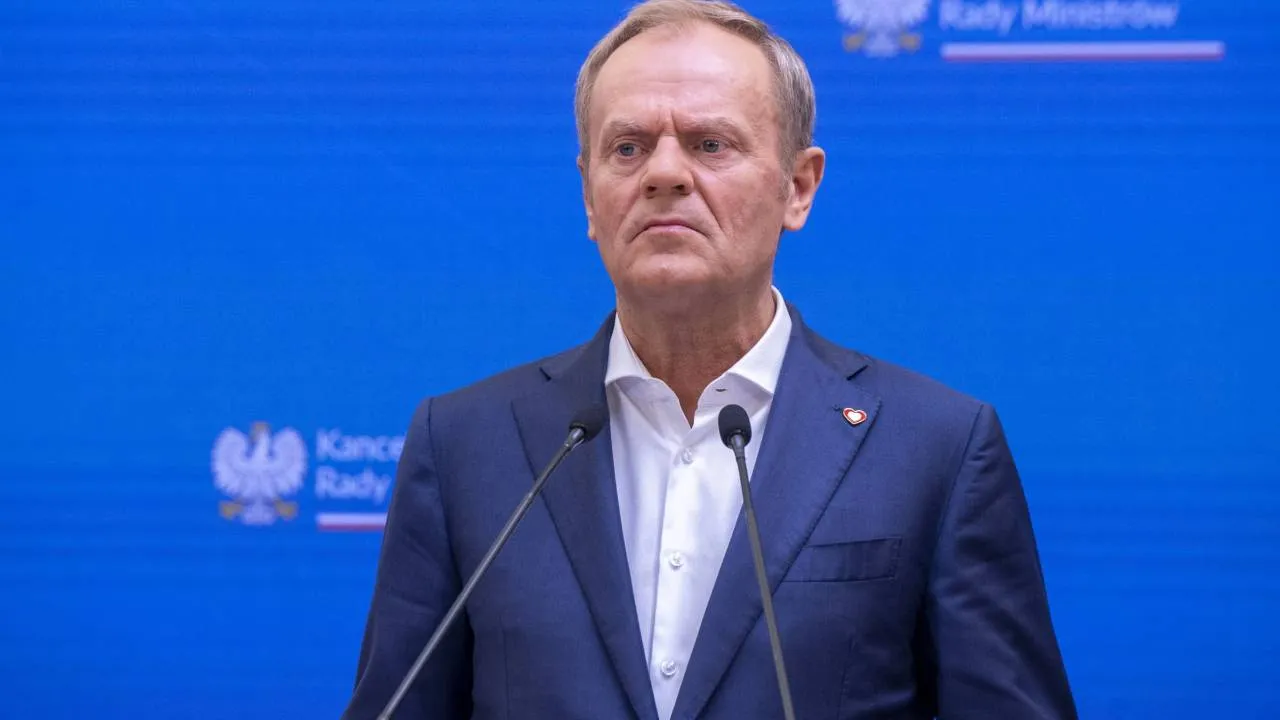 Donald Tusk ruszył z atakiem na prezydenta Karola Nawrockiego. Dostał błyskawiczną kontrę
