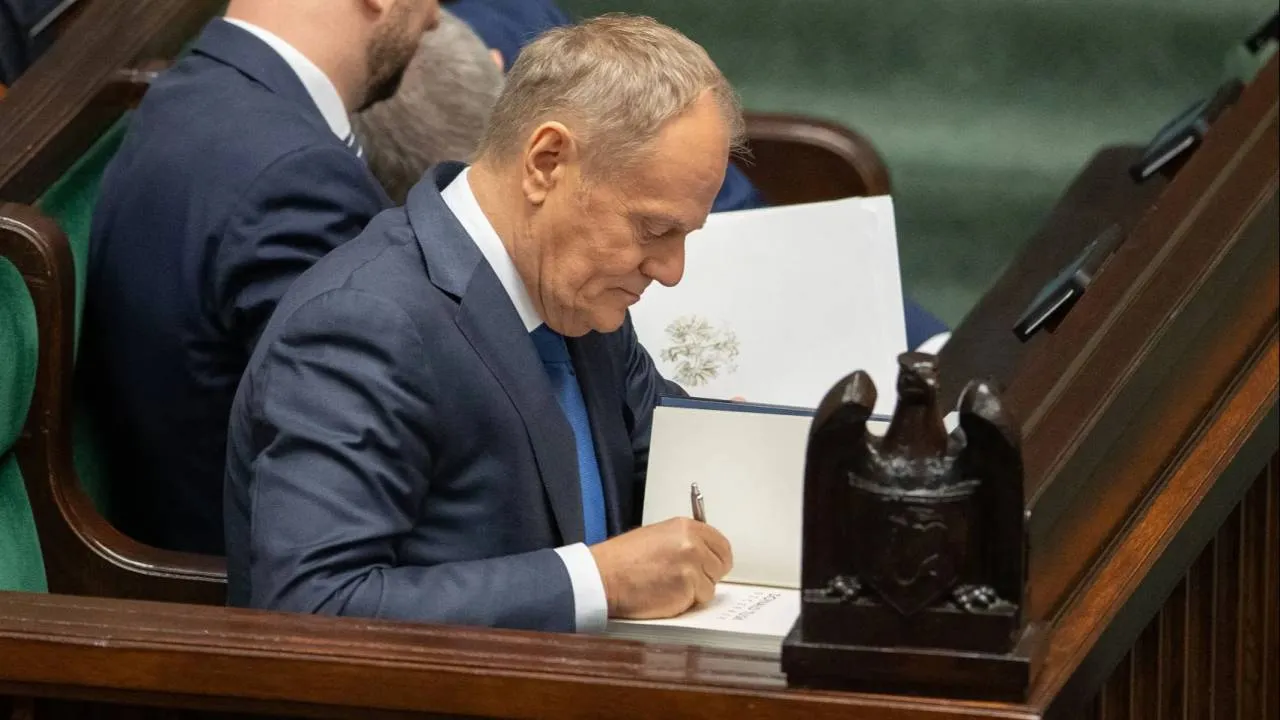 Konstytucjonalista o atakach Tuska na prezydenta i Trybunał Konstytucyjny: to kompromitacja urzędu