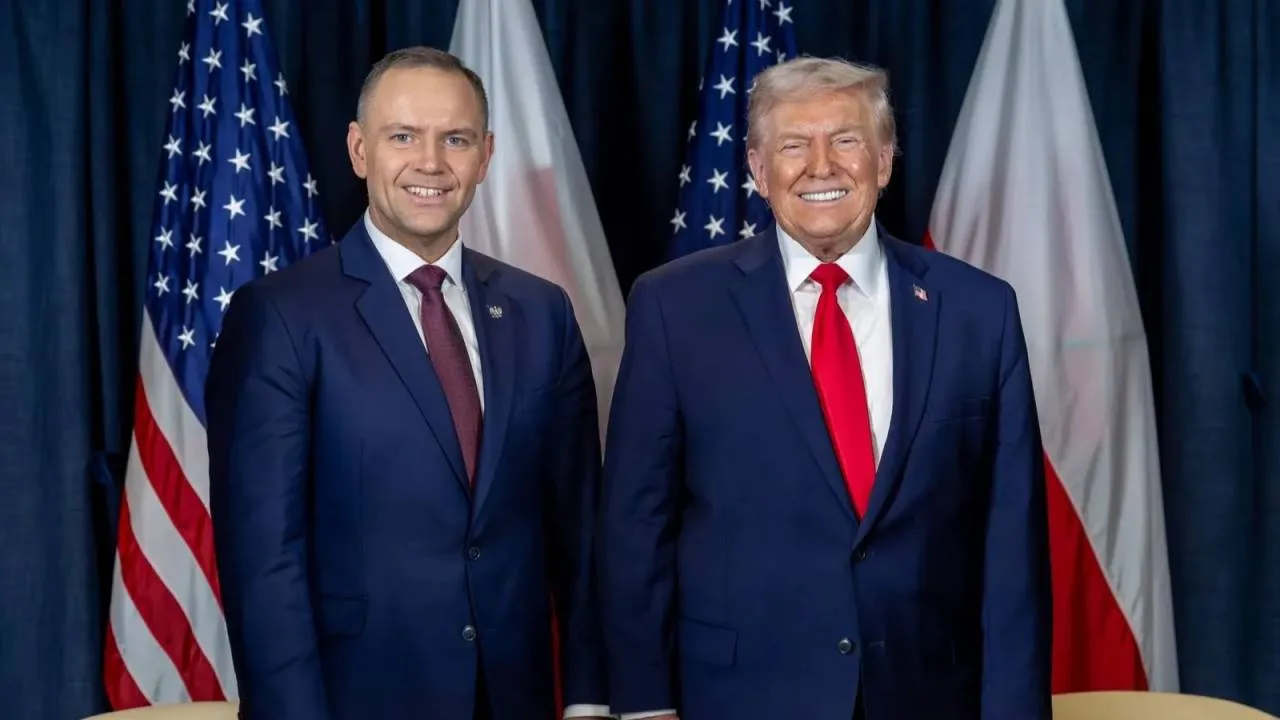 Pierwszy rok Karola Nawrockiego. Polacy ocenili jego działania za granicą