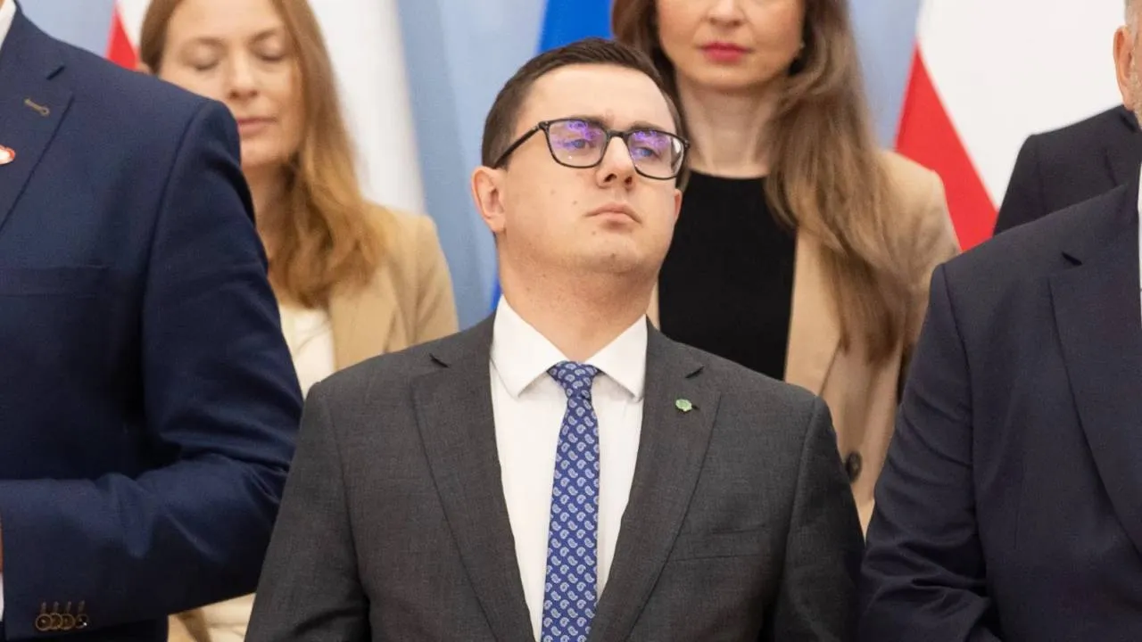 Ceny paliw rosną, a rząd nadal zwleka. Motyka mówi o "przyszłym tygodniu"