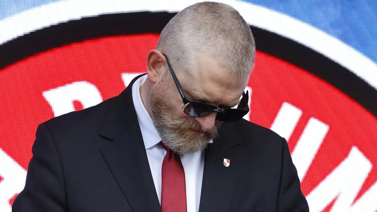 Echa współpracy partii Brauna z reseciarzem. Bosak: Coraz więcej dziwnych ludzi