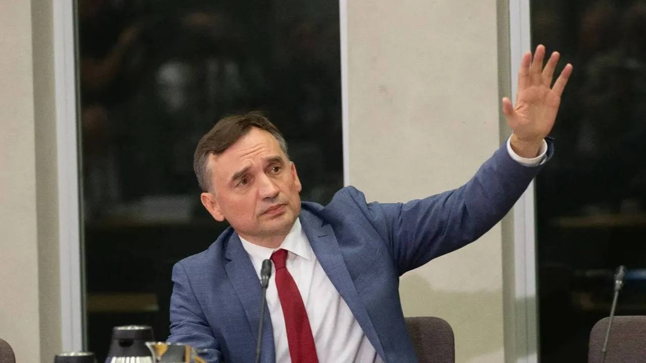 Zmiana rządu w Polsce wspierana unijną kasą. Ziobro mówi wprost. "To przestępstwo"