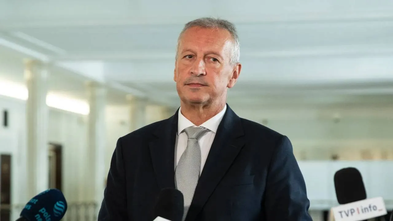 „Melisa i do łóżeczka”. Żenujące wpisy rzecznika Siemoniaka pod adresem prof. Cenckiewicza