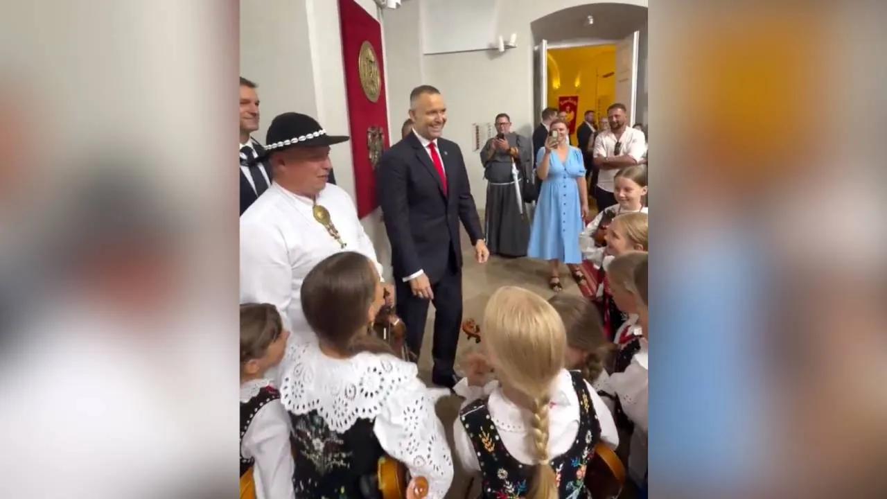 „Na dwa lajki”. Nagranie z prezydentem Nawrockim podbija internet