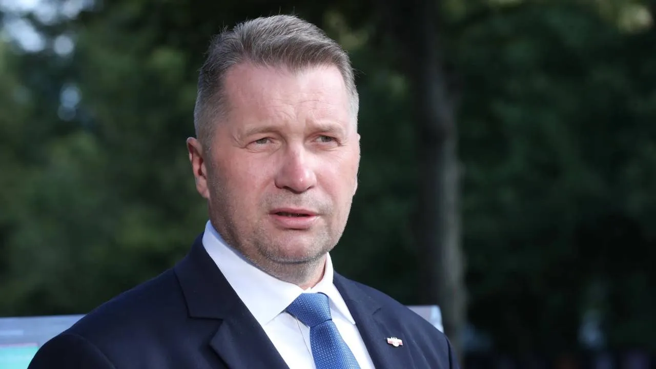 Miliony euro dla NGOsów przed wyborami w 2023. Czarnek: Mamy do czynienia z ingerencją