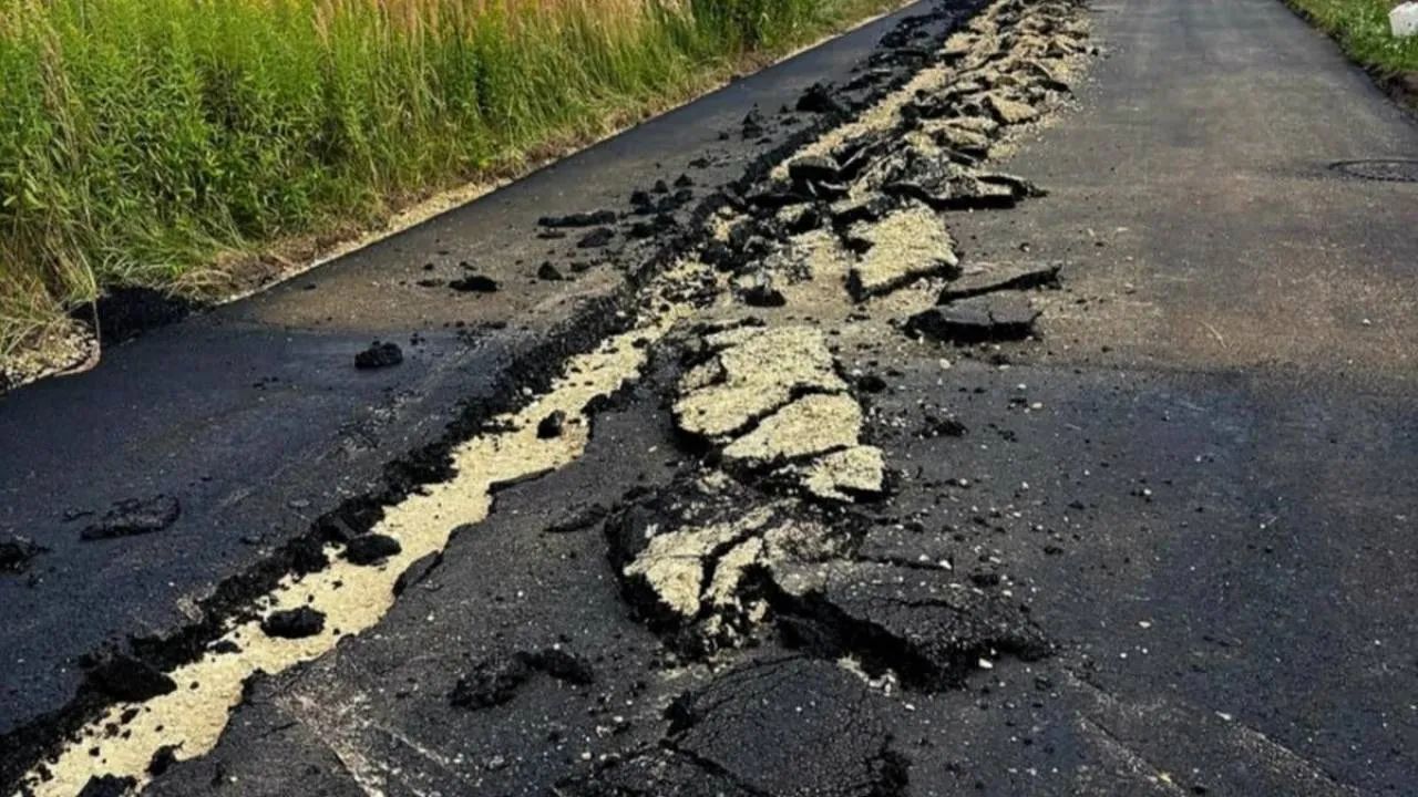 Rolnik, który zaorał asfalt, aresztowany na trzy miesiące. Prawnicy zaskoczeni