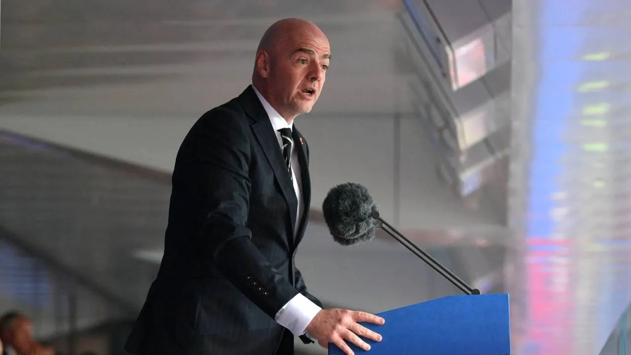 Infantino oskarżony o oszustwo. Trzy konfederacje atakują szefa FIFA