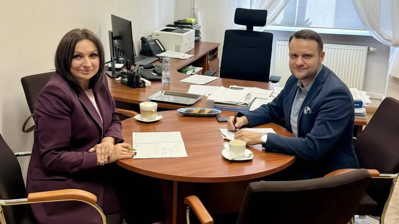 Kto naprawdę zarobił na milionach dla powodzian? Mąż Wielichowskiej  i jej ludzie w centrum afery