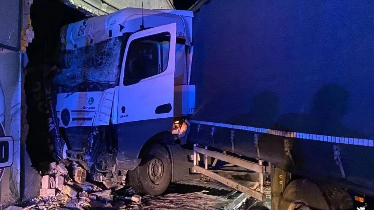 Śmiertelny wypadek na krajowej „12”. Nie żyją 24- i 27-latek