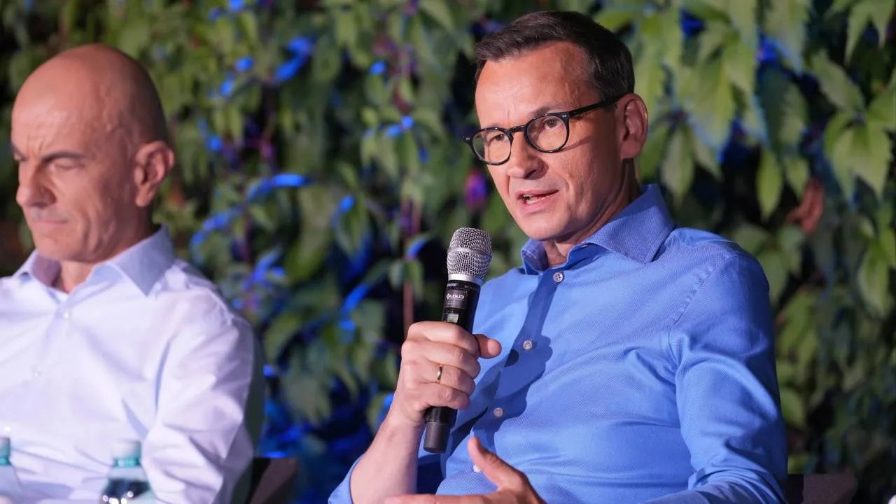 Razem czy osobno? Pokazano nowy sondaż z ugrupowaniem Morawieckiego. Tusk nie powodów do radości