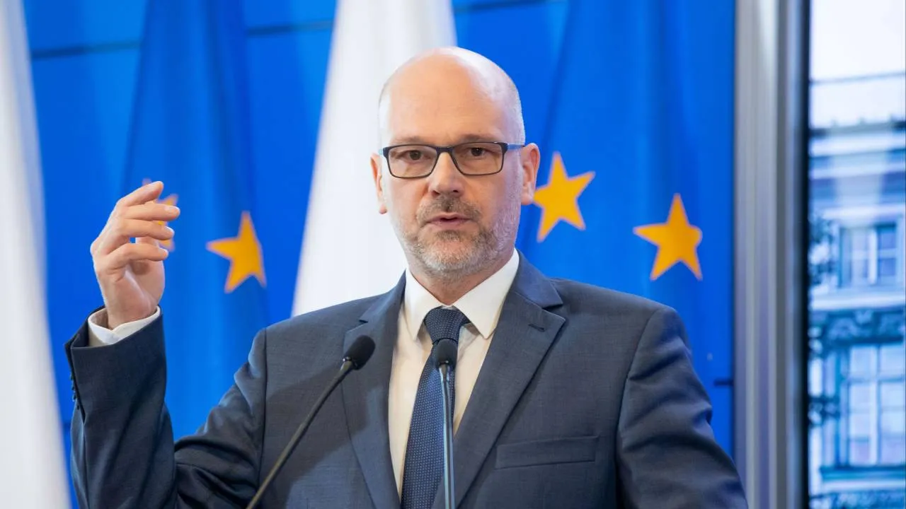 Berek - z rządu do TK? "Świetna praca - 20 tys. zł miesięcznie, a z każdej sprawy będzie się wyłączał"