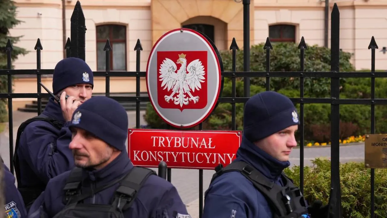 Europejskie instytucje chcą meblować polski Trybunał Konstytucyjny. Koalicja nie kryje radości