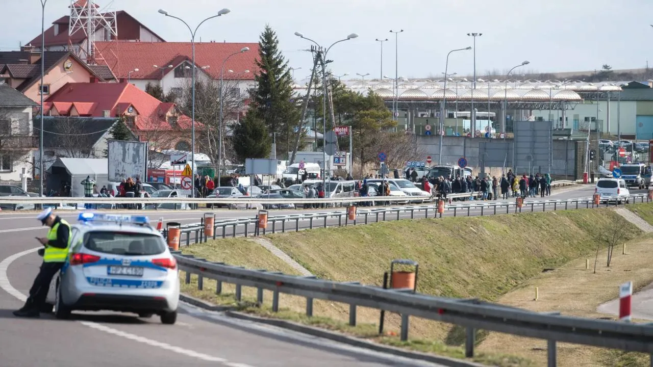 Propozycja PiS ws. obywateli Ukrainy z dużym poparciem Polaków. Pokazano sondaż