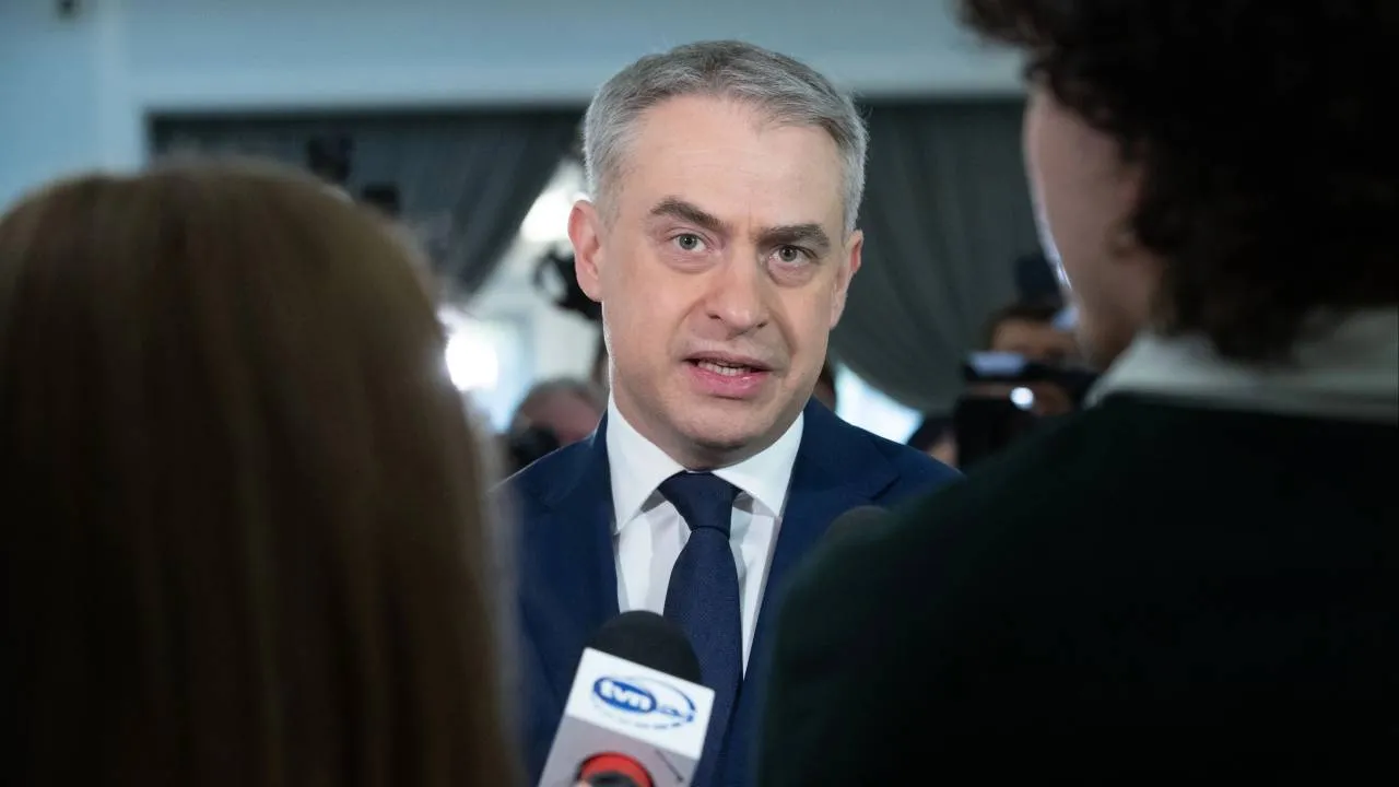 Gawkowski rozkłada ręce po gigantycznym wycieku. "Danych nie można ponownie zabezpieczyć"