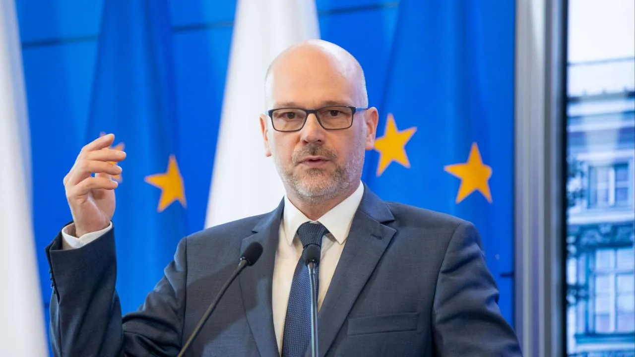 Berek - z Rady Ministrów do Trybunału Konstytucyjnego. Poseł pyta o znikające ze strony oświadczenia majątkowe