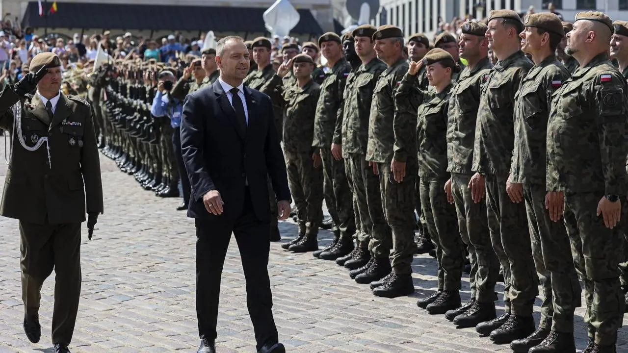106. rocznica Bitwy Warszawskiej. Para prezydencka złożyła kwiaty pod pomnikiem J. Piłsudskiego