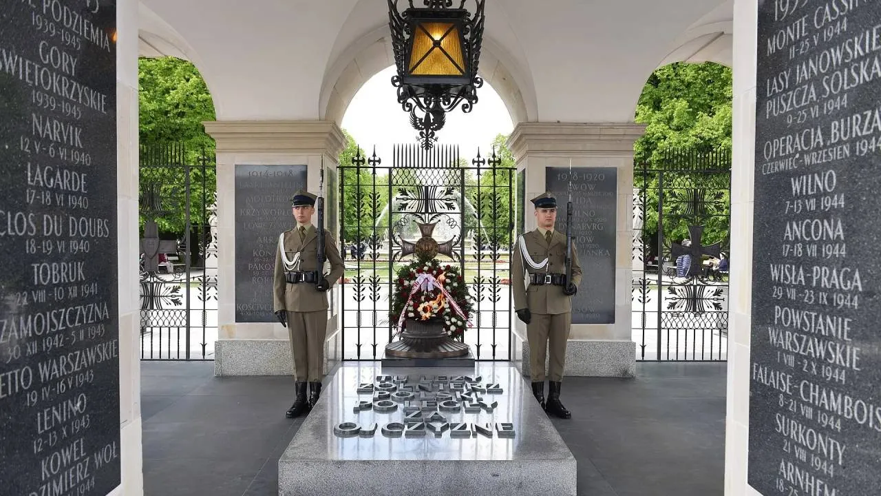 Święto Wojska Polskiego. Prezydent Nawrocki na uroczystej odprawie wart