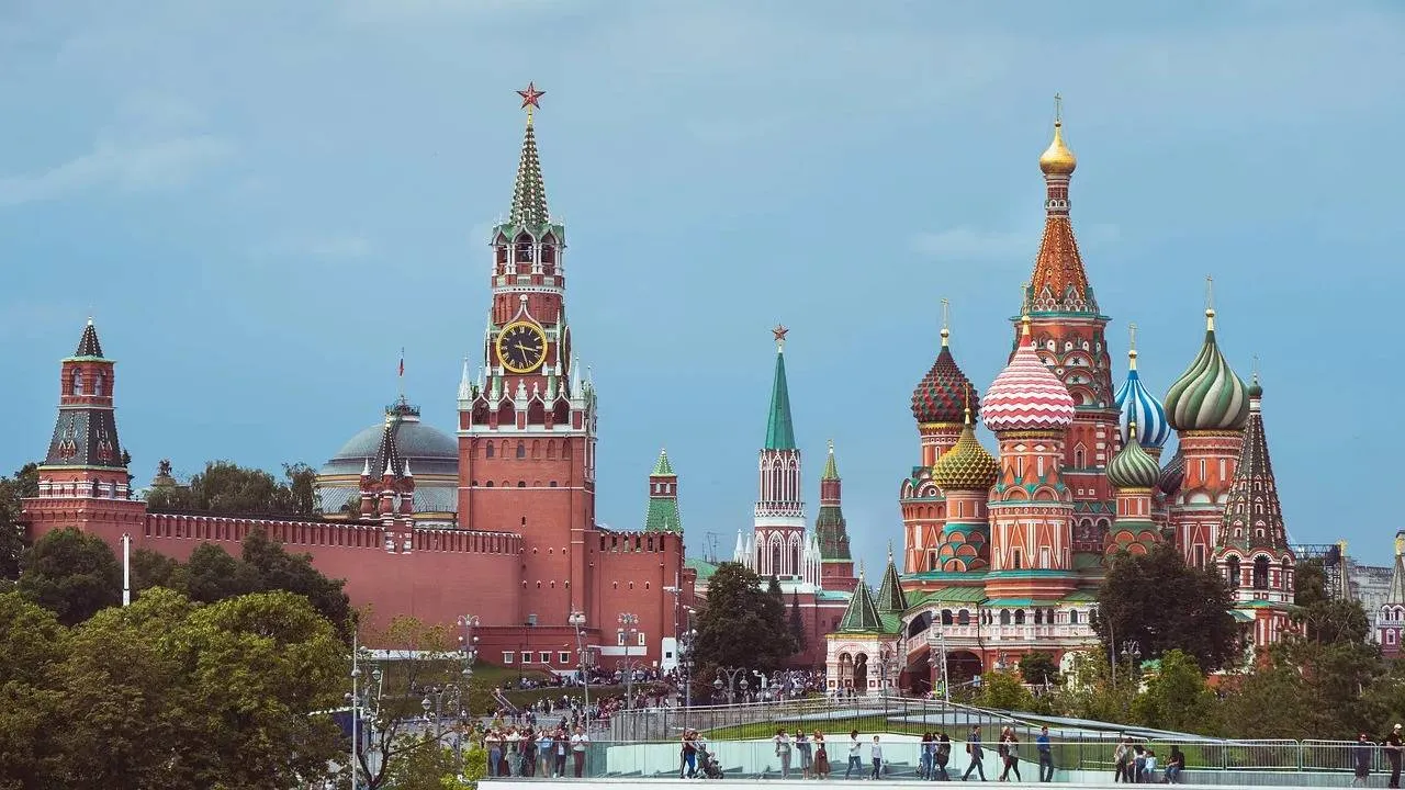 Szef dyplomacji Watykanu przyleci do Moskwy