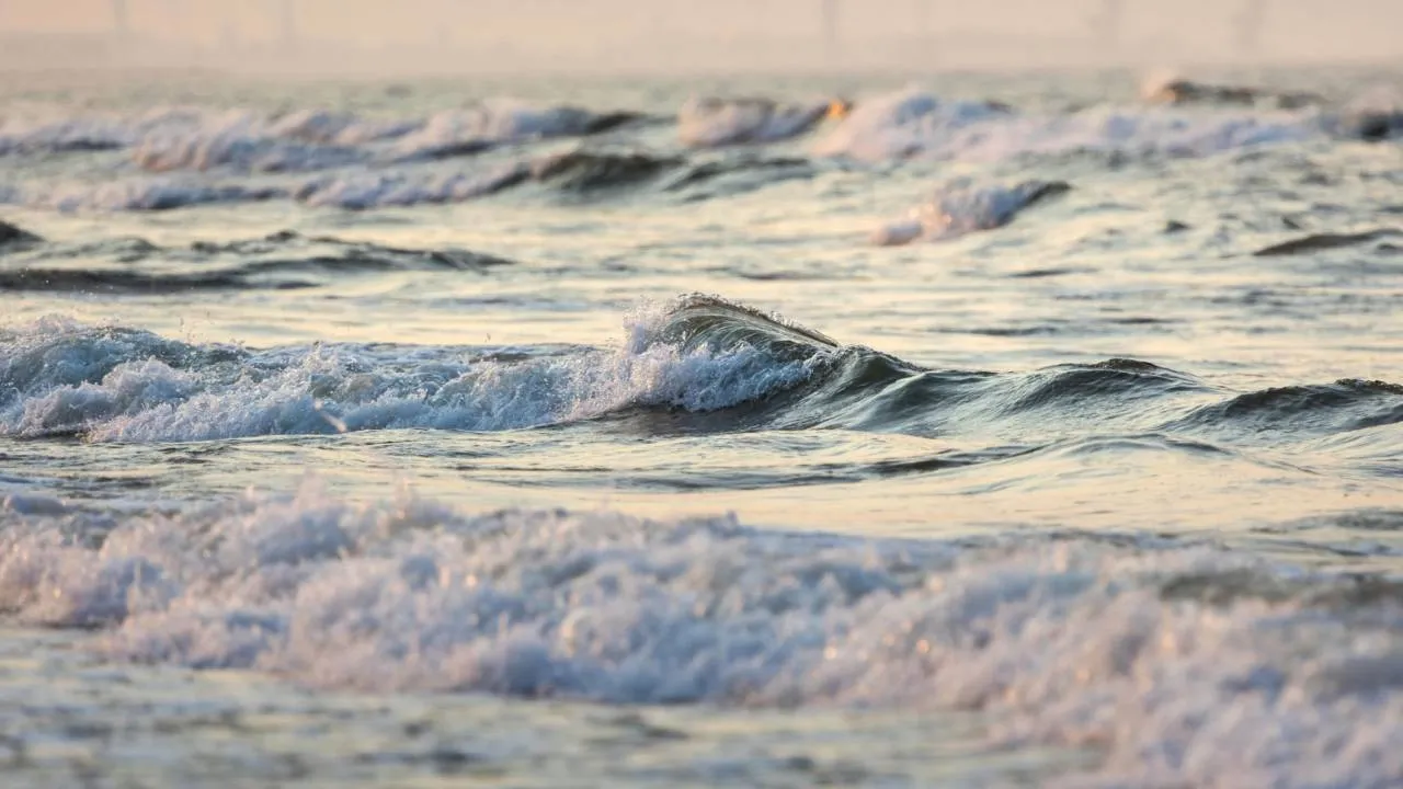 Uwaga nad Bałtykiem! Czerwona flaga na wielu plażach