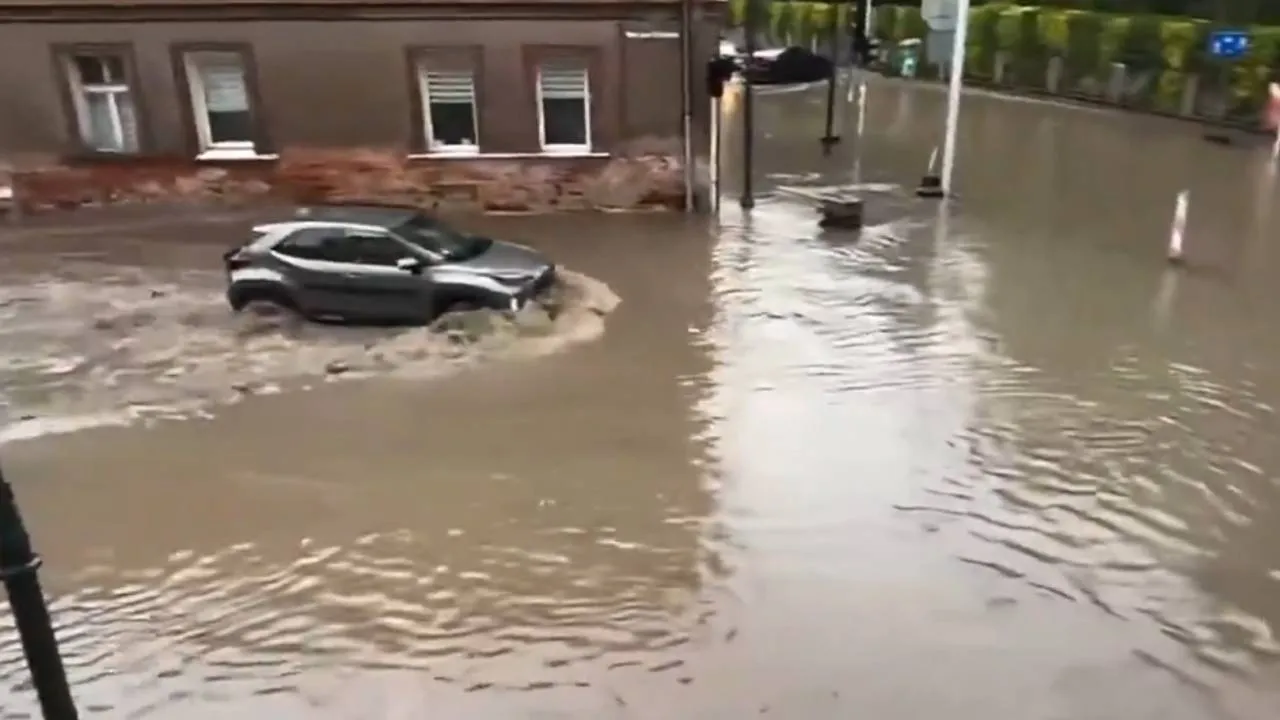 Nawałnice przeszły przez Polskę. Miasto dotknięte powodzią znów zalane. IMGW wydało ostrzeżenia hydrologiczne