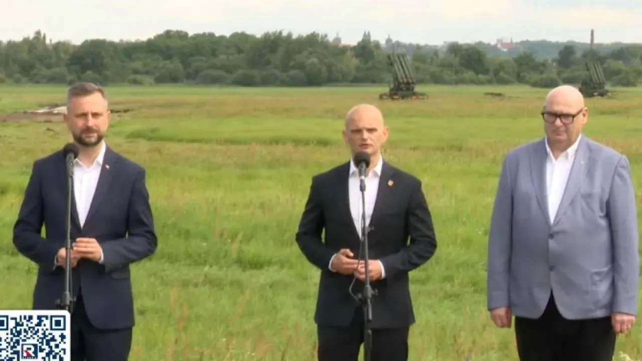 Szef MON zaprosił polityków PSL na briefing. Skompromitował się "skazanym za jazdę po pijaku"