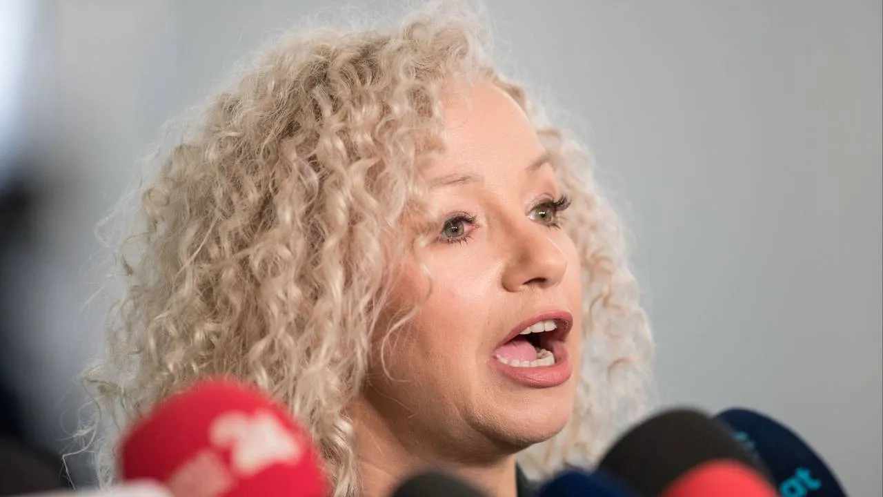 Homo-małżeństwa w Polsce - Kotula otrąbiła sukces. W sieci padają pytania: „Konstytucji już nie bronimy?”