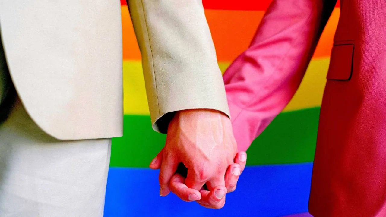 Urzędy Stanu Cywilnego mogą odmówić transkrypcji aktów małżeństw jednopłciowych. Prawnicy wskazują jak