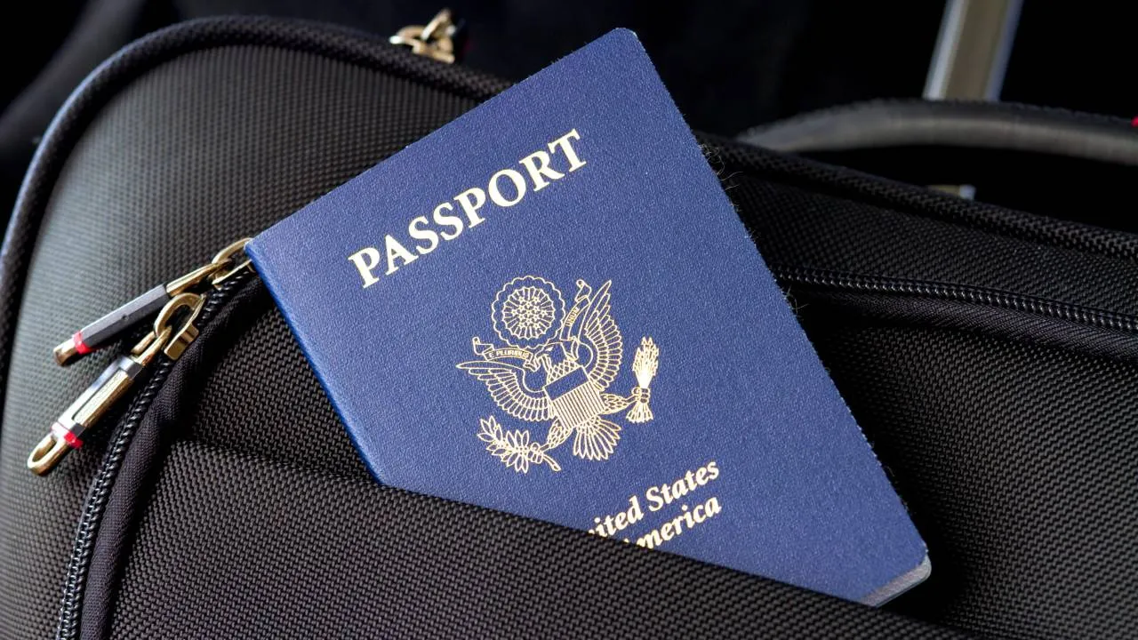 Władze USA chcą cofnąć nawet 200 tys. wiz turystycznych i biznesowych