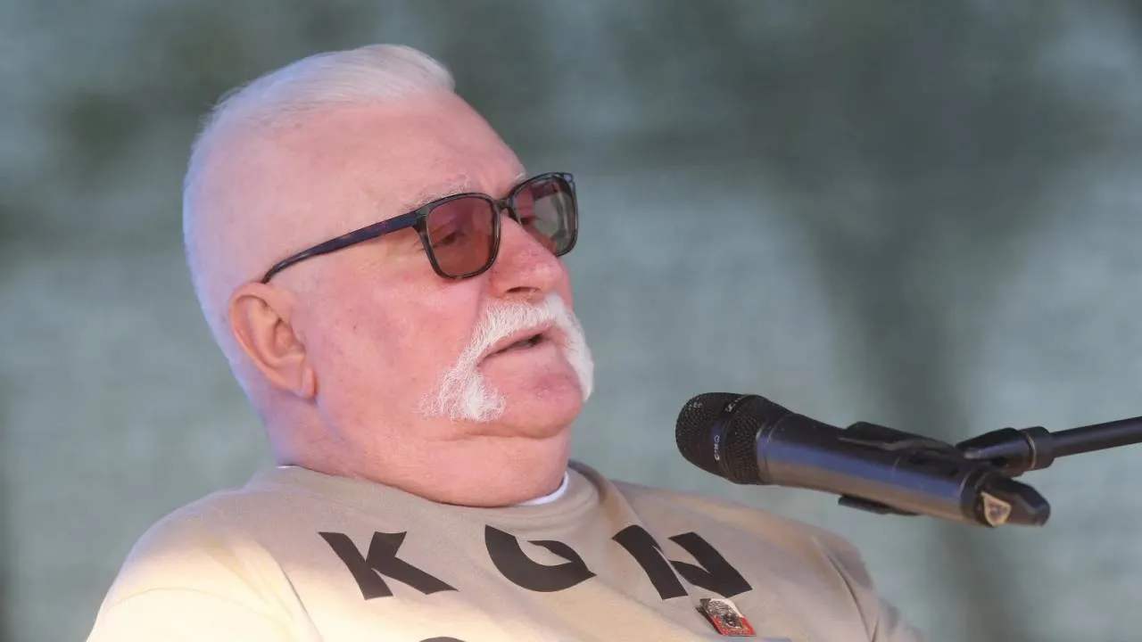 Wałęsa przegrał proces z Cenckiewiczem. Zamieścił nowy wpis. "Zwycięzców się nie sądzi"