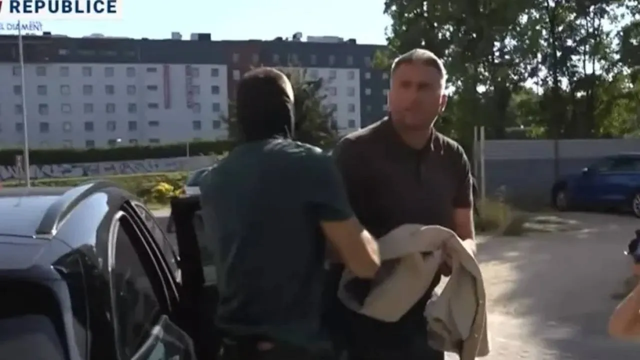 Piesiewicz doprowadzony do prokuratury. Swoje zatrzymanie skomentował krótko