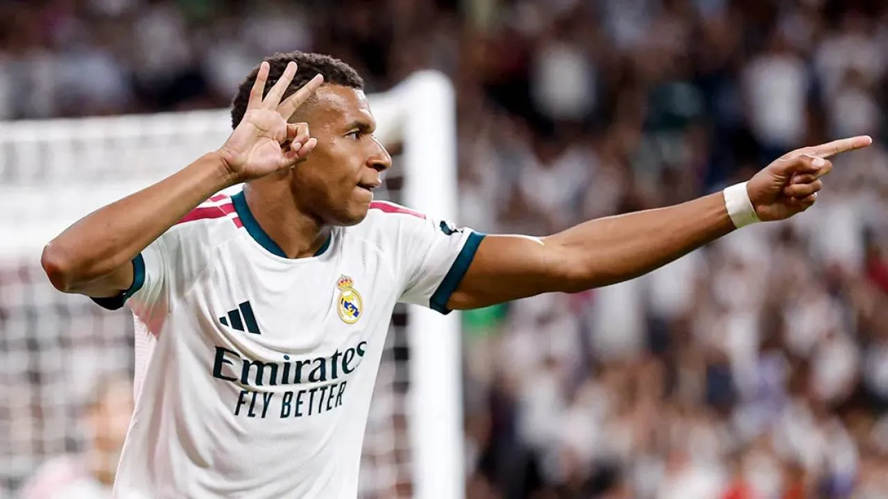 Hat-trick Mbappe i zwycięstwo Realu. Królewscy liderem La Liga [WIDEO]