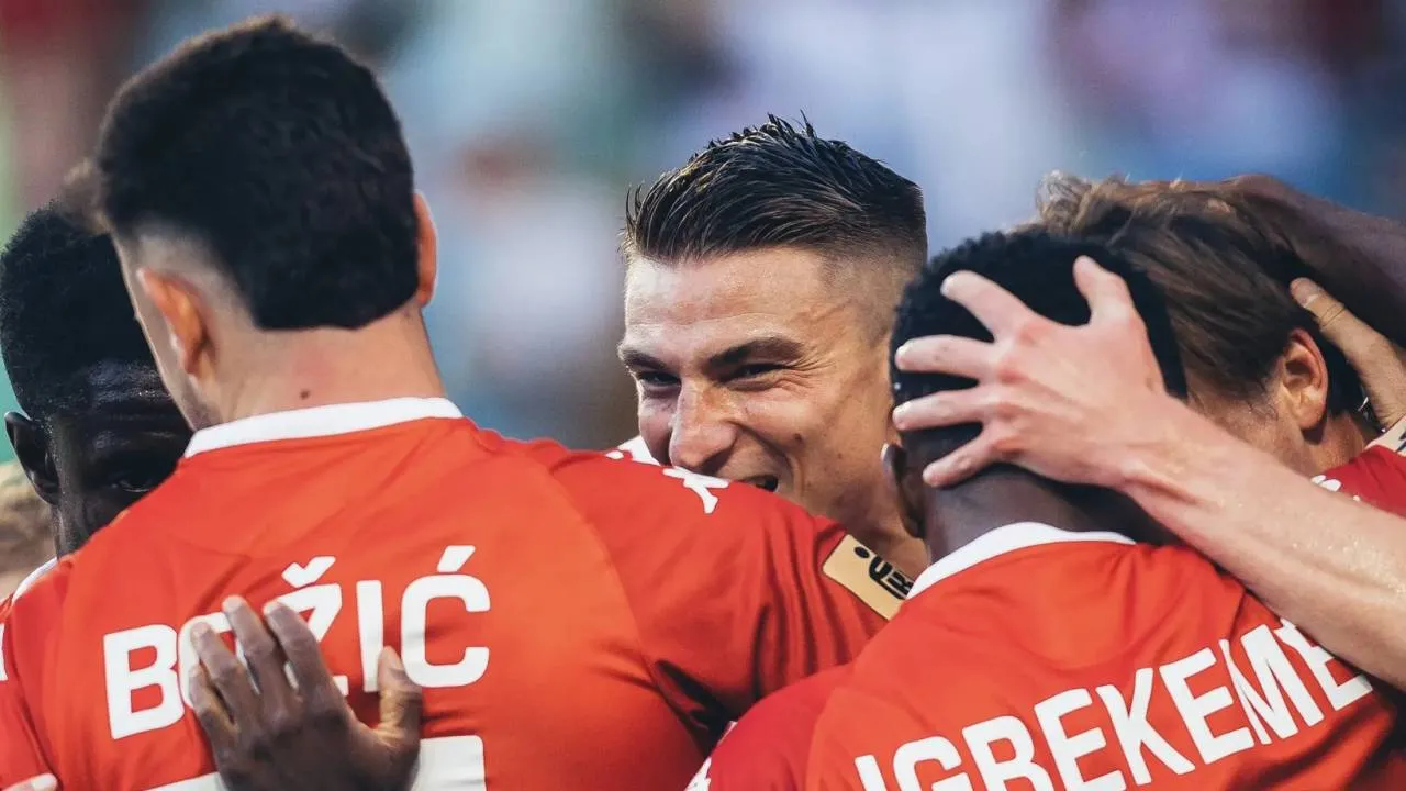 Spektakularny gol i triumf Wisły w derbach. Biała Gwiazda wygrywa w Krakowie [WIDEO]