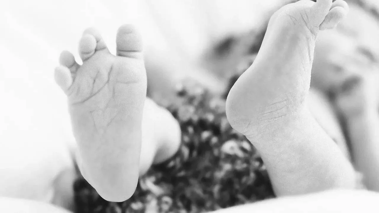 Niemowlę ze złamanymi rączkami i nóżką. 31-letnia matka z zarzutami