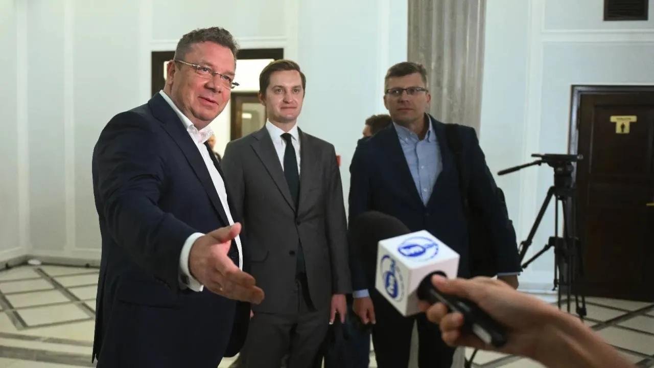 Kamery nagrywały zamknięte posiedzenie klubu PiS? " Skandal, absolutny skandal!"