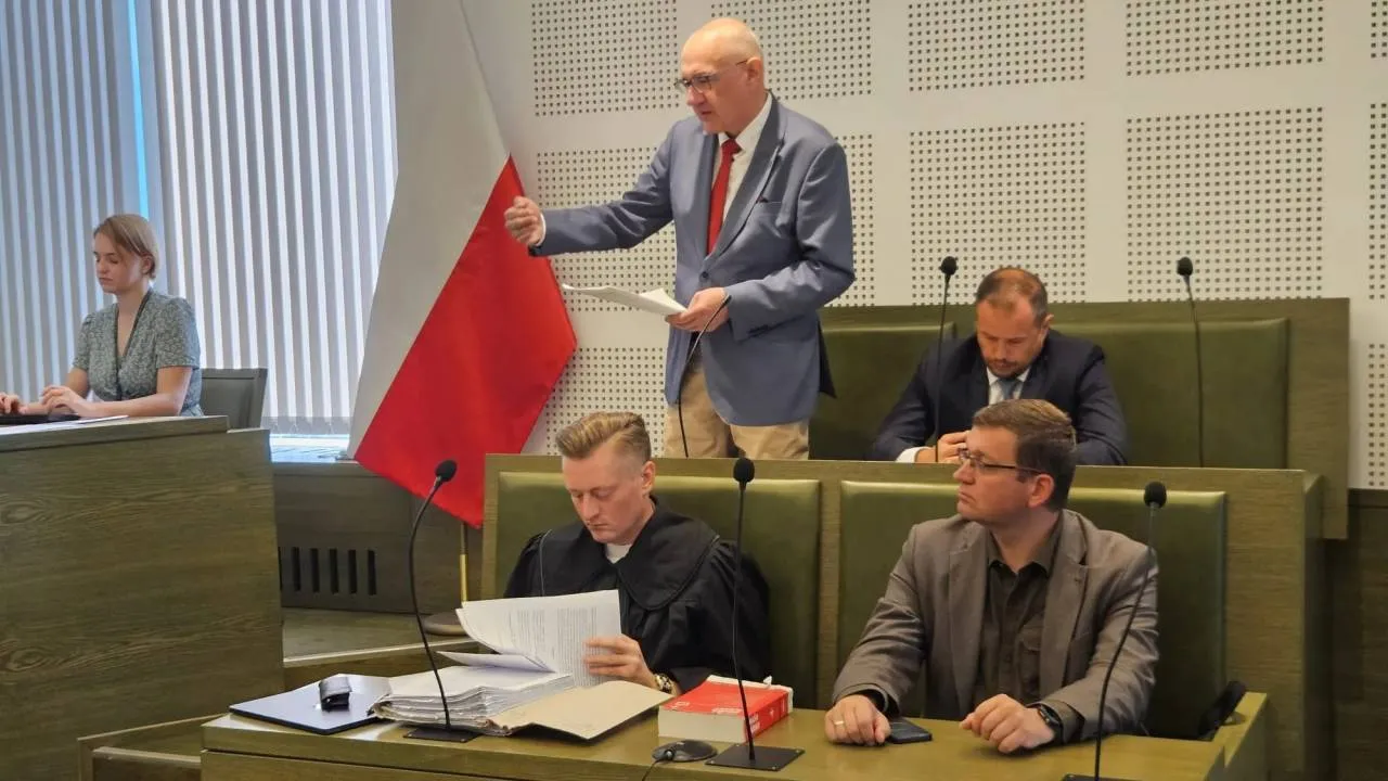 Dzisiejsze orzeczenie SN wywraca szereg postępowań dyscyplinarnych. Pierwsze odroczenie i mnóstwo komentarzy