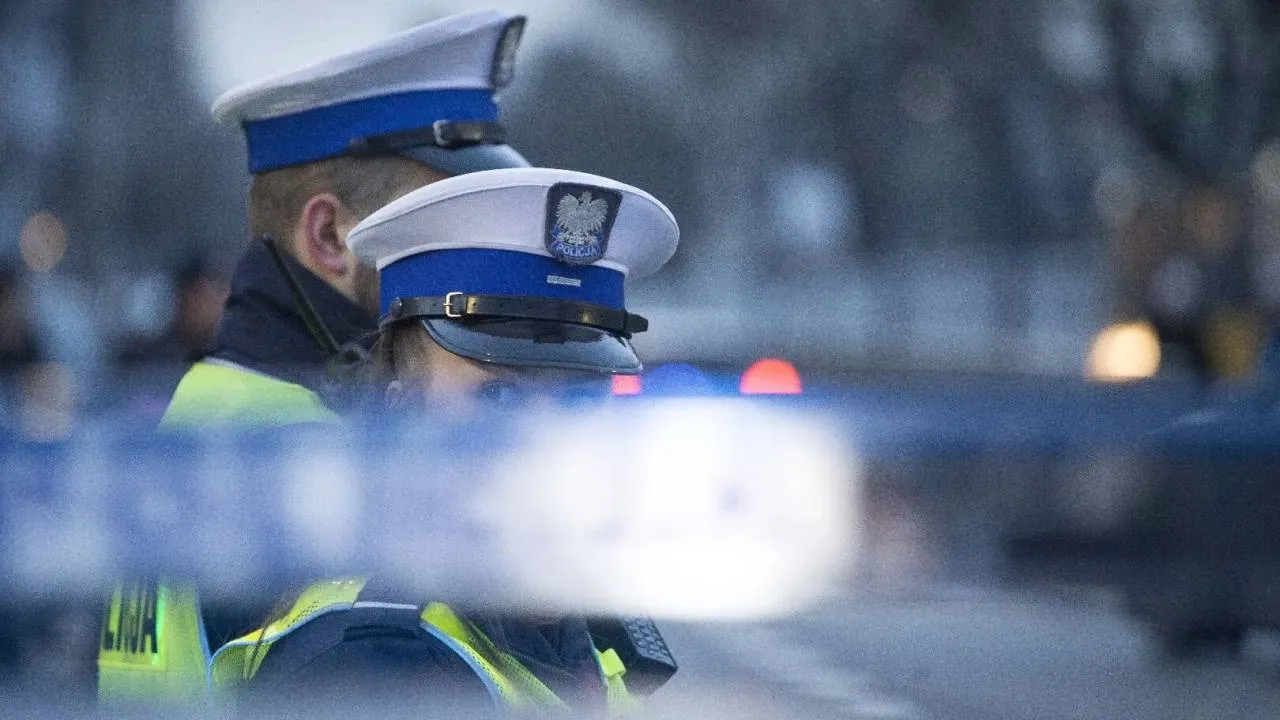 Alarm na warszawskiej Pradze. Na ławce znaleziono pakunki połączone przewodami