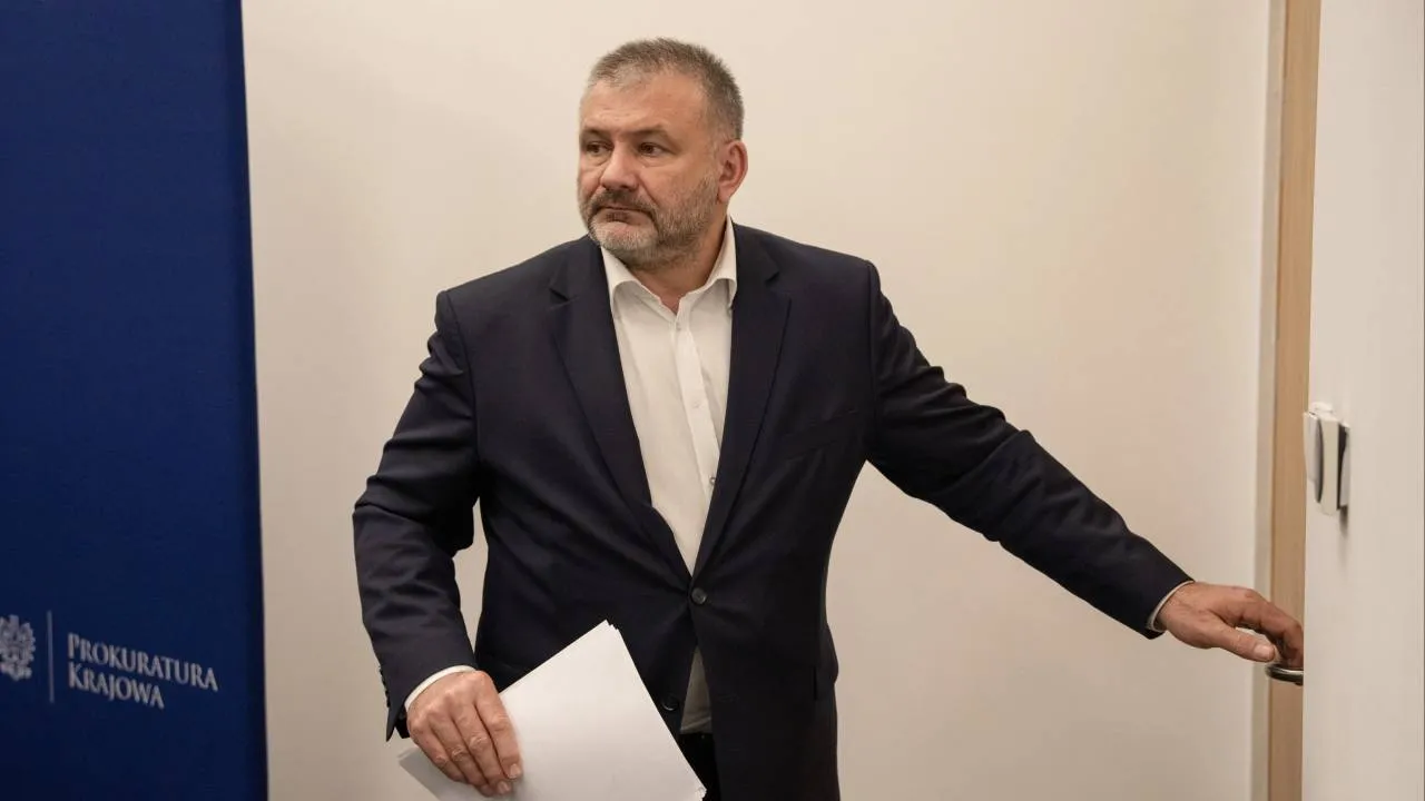 "Prokuratura cieknie". Żurek wybiela Giertycha ws. wycieku taśm