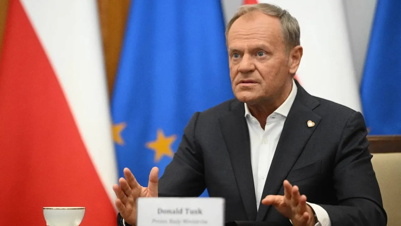 „Myślałem, że niżej upaść pan nie może”. Bogucki odpowiedział Tuskowi - premier był na imprezie z Zondacrypto