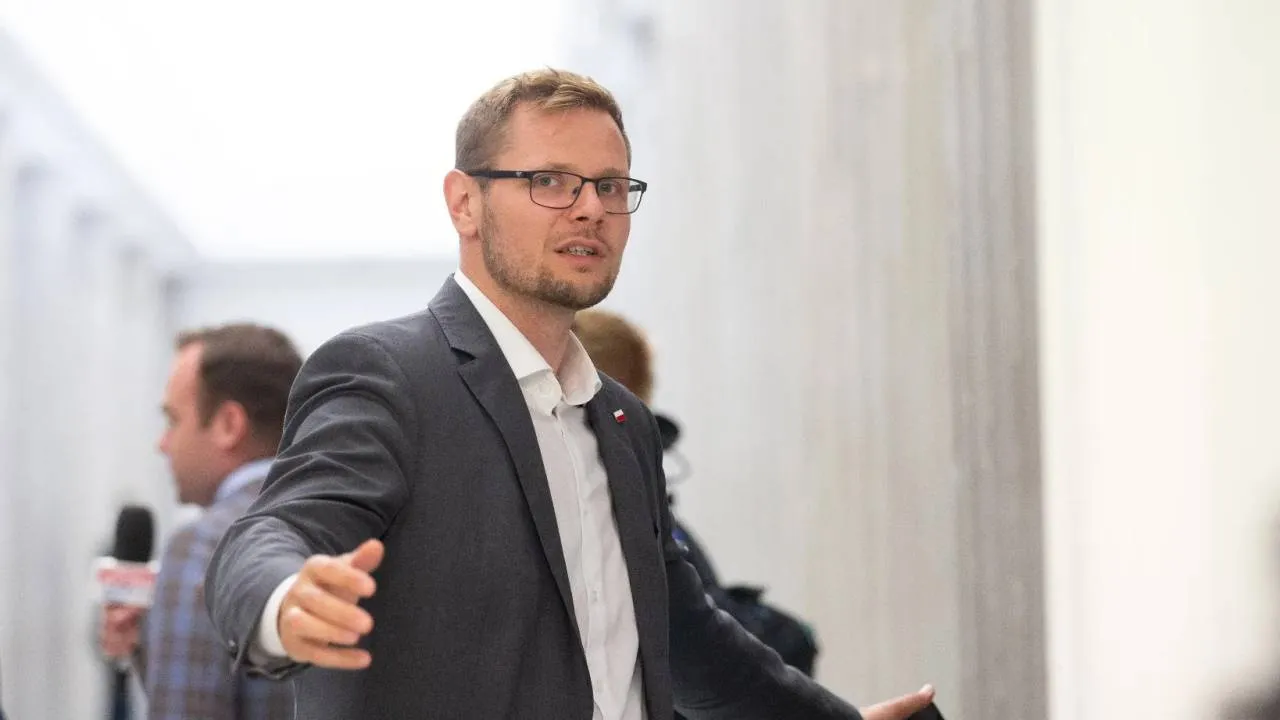 Poseł Woś oskarża premiera Tuska o przestępstwo. "Doszło do gigantycznego skandalu"