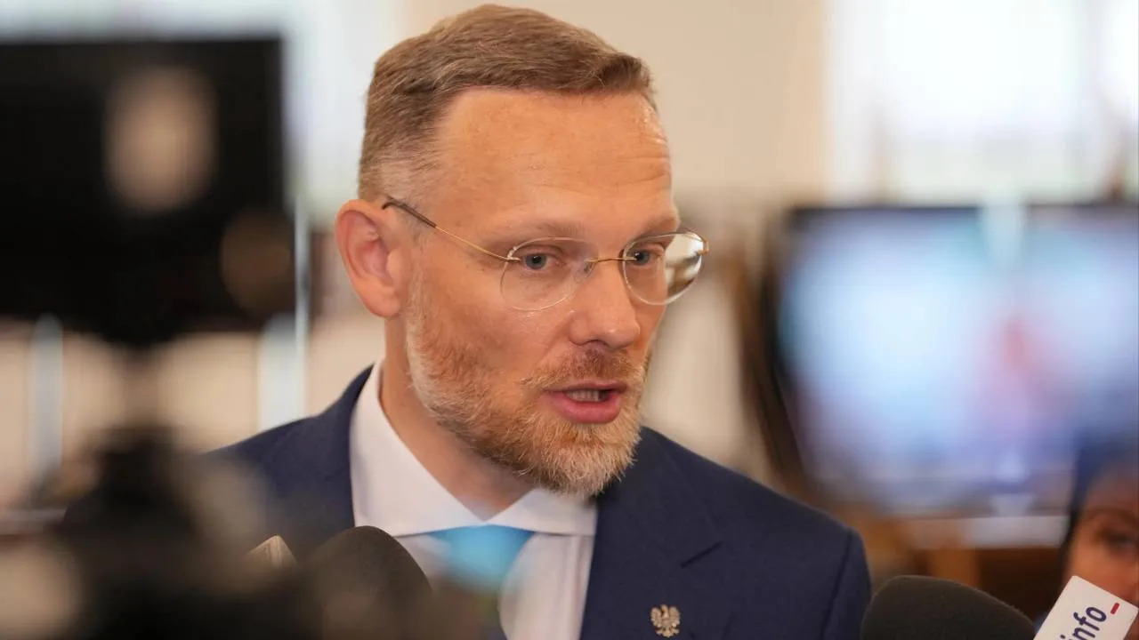Dziennikarze przyłapali Boguckiego w Sejmie. Wyszedł z gabinetu Hołowni. "Miło upłynął czas"