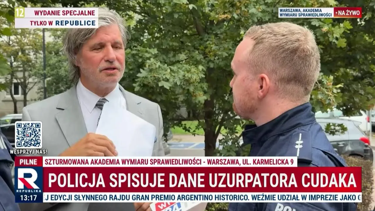 „Czyli nie uzyskam pomocy, tak”? Policjanci odmówili ułatwienia wejścia Cudakowi do AWS