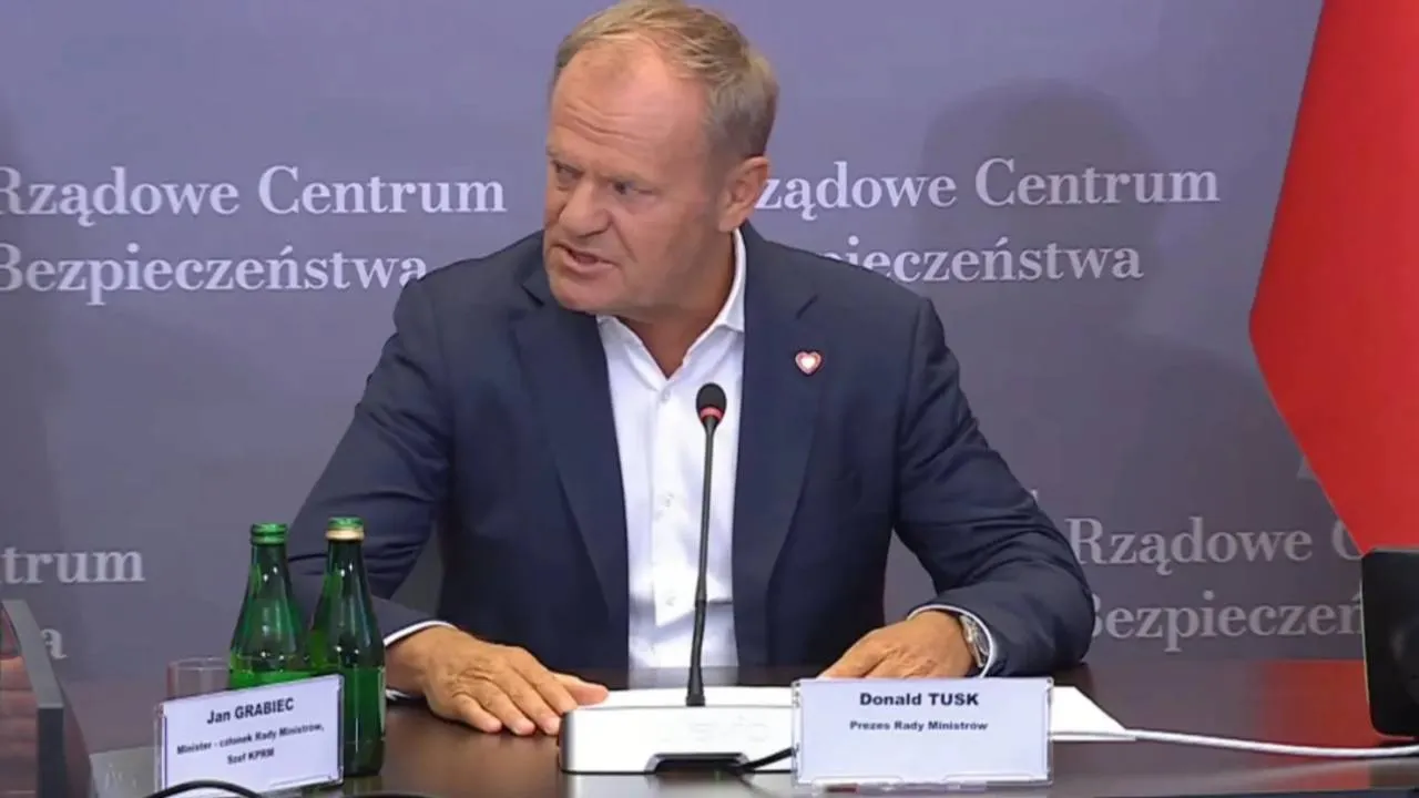Rosyjskie drony zaatakowały przy polskiej granicy. Tusk ostrzega: eskalacja może objąć terytorium Polski