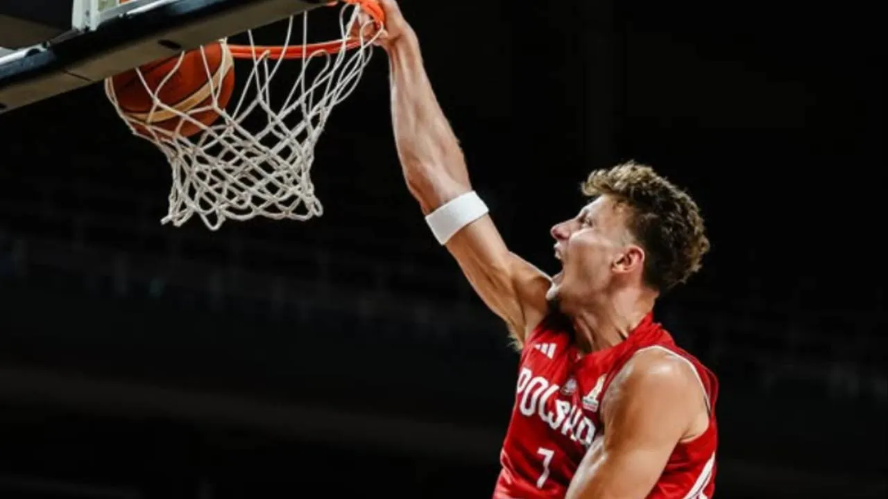Polak podpisał kontrakt z New York Knicks. Jest o krok od NBA