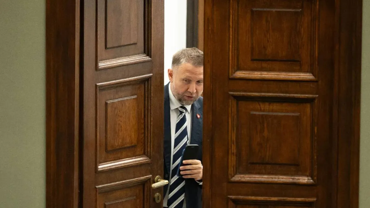 Miliony do TVP w likwidacji za obecność w programie. Wyciekły informacje o umowie resortu Kierwińskiego