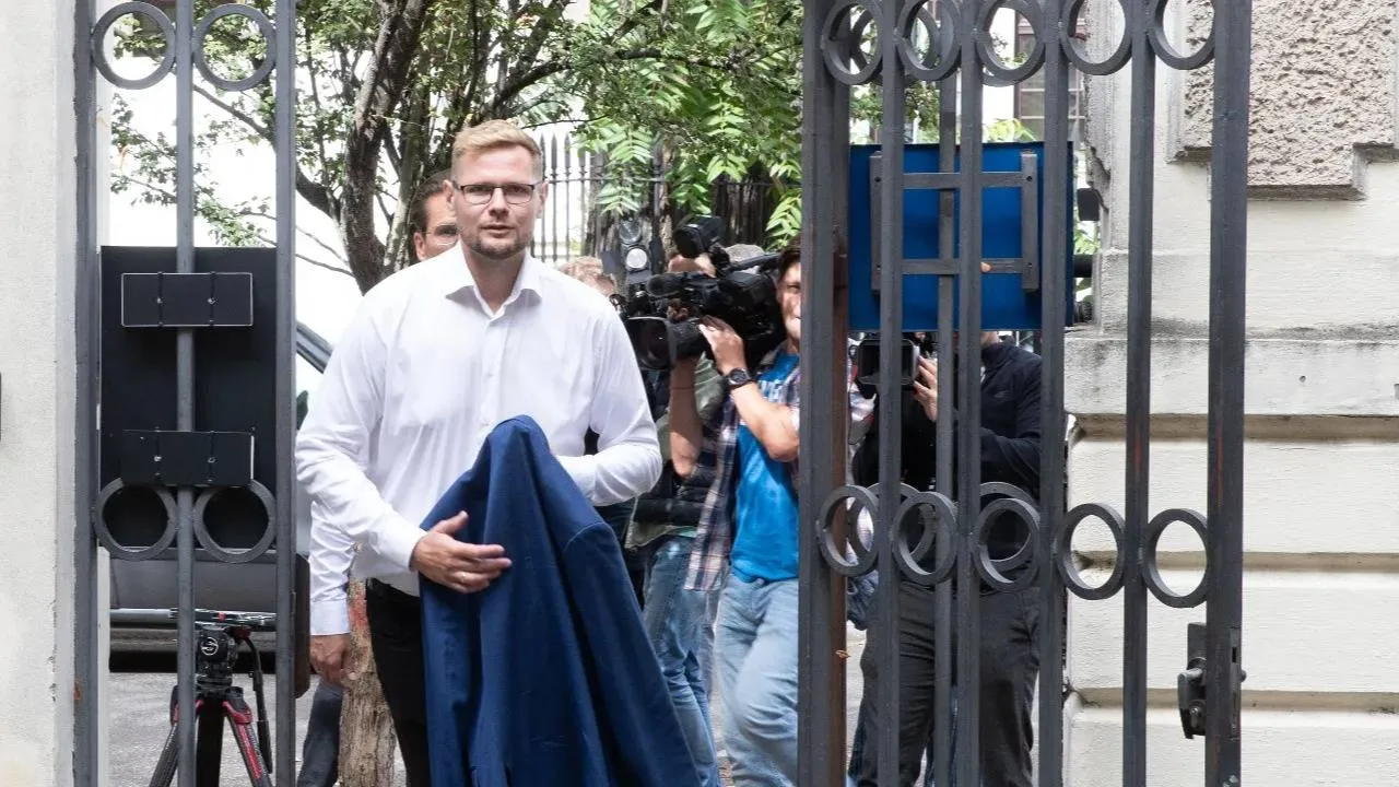 Michał Woś usłyszał zarzut. Poseł PiS odpowiada prokuraturze: „Wyssany z palca”