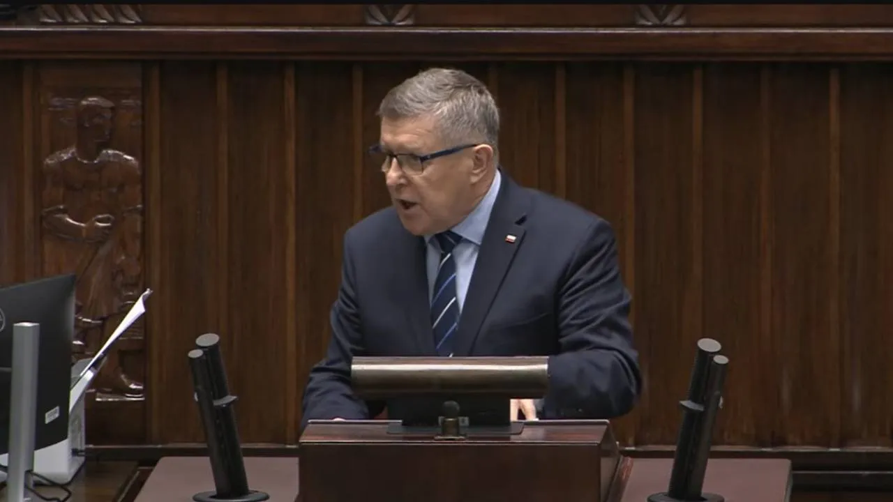 "Klasyczny szantaż, a nie rozwiązanie problemu". Poseł PiS ostro o rządowym projekcie ws. paliw