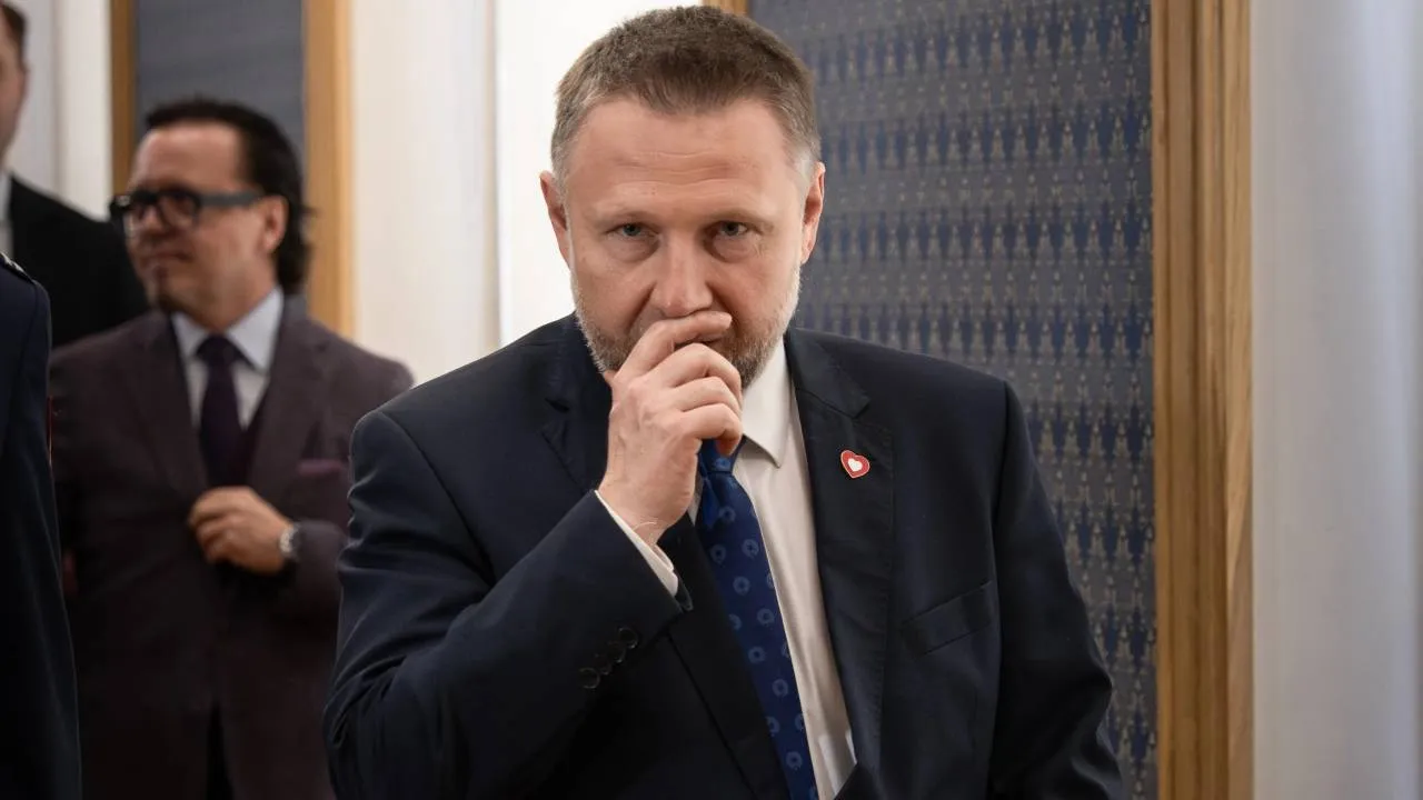 Kierwiński znów grozi siłowym wejściem do TK. "Policja będzie interweniować"